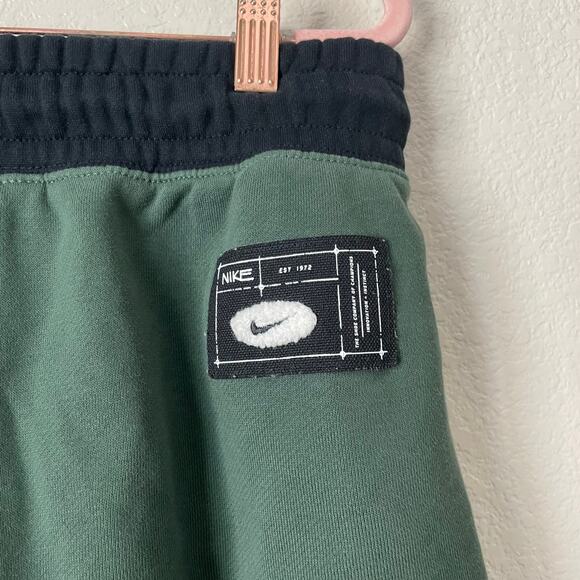 Nike Shorts Womens Small Green French Terry Elastic Waist High Rise Athletic - Picture 7 of 9